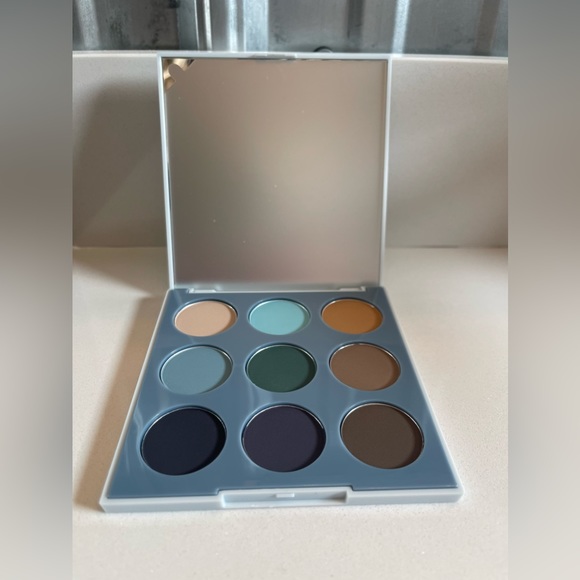 MORPHE NWT 9C Matte Essentials Artistry Palette 9 Cool Colors Eyeshadow Makeup - Picture 5 of 5